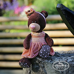 Plyšový medvídek Milk - růžové šaty, sedící